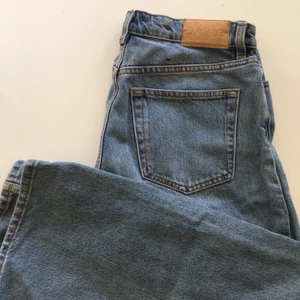 Jeans monki  - Modellen yoko strl 28, sparsamt använda, vida i benen, högmidjade  