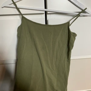 Grönt linne  - Använts fåtal gånger i bra Skick 