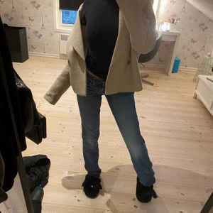 Jeans - Skitsnygga jeans från american eagle! Midjemått 85, innerbenslängd 82!