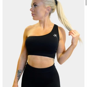 Xshapes topp - Topp frpn xshapes, stl s. Mycket lite använd. Köpt för 299kr