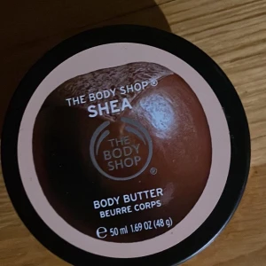 body butter - jag säljer body butter 50 ml. den fick i present, den oanvänd helt ny, oöppand. kommer inte till använing., kan mötas upp och även kan posta den. frakt står köpare för själv. 35 kr plus frakt. 