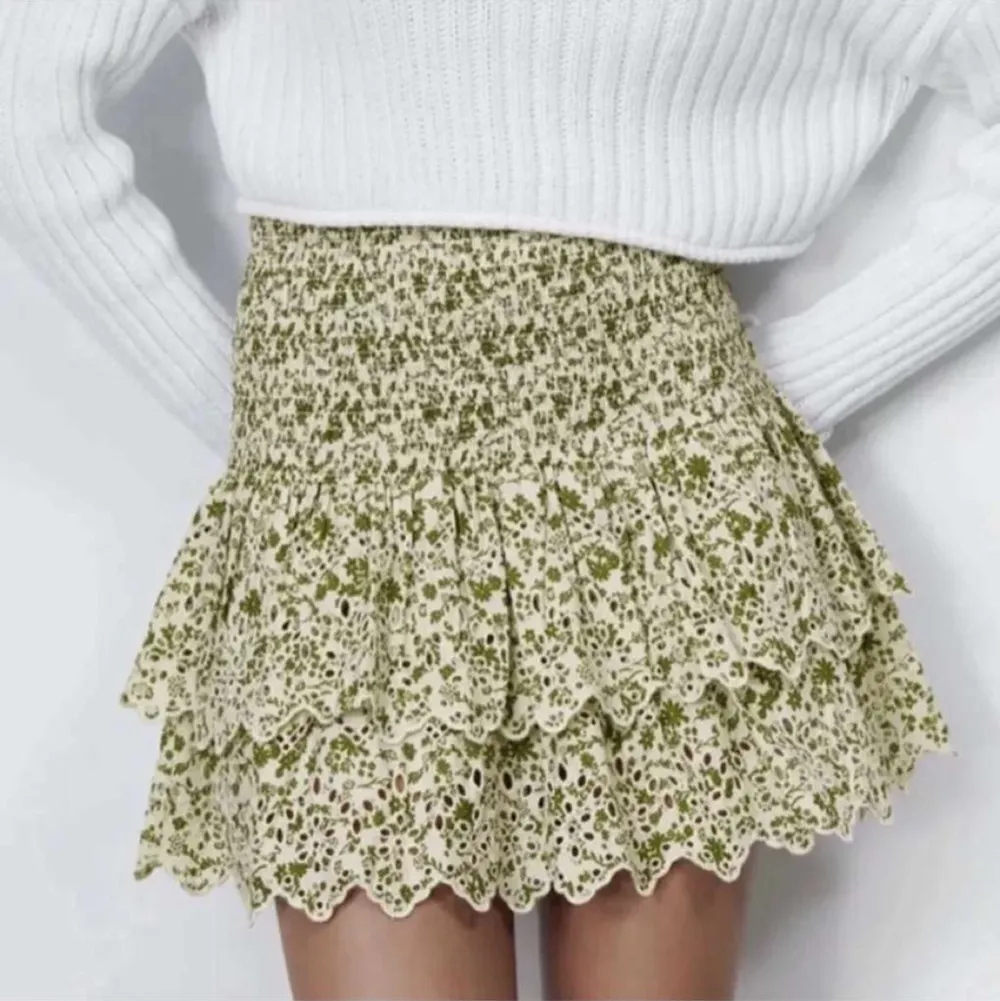 Populär och slutsåld kjol från Zara. Kjolar.