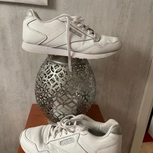 Reebok skor  - Använda några manader , se ut fint. Kan skicka .