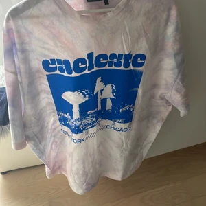 Tröja med tryck - Säljer denna tröja då den aldrig används. Lite stor på mig. Passar s-m