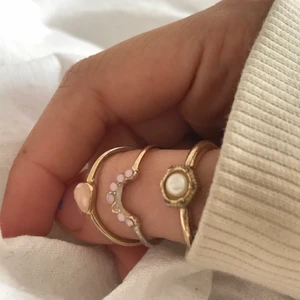 Tre jättefina ringar!!💕  - Använda men fina! Lite slitna men syns inte på dom så mycket! 💕 