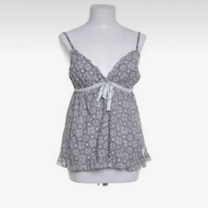 Odd Molly linne  -  super fint odd molly linne som passar perfekt nu till sommaren. Linnet är använts max 3 gånger sen har de tyvärr inte kommit till användning. köpare står för frakt 💖