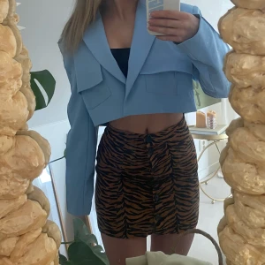 söt kjol i tigermönster🐯 - perfekt för vår&sommar ! Så fin till färgglada plagg!💐✨🦋🐸