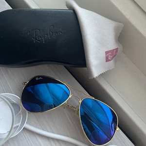 Day-Ban - Solglasögon Ray-Ban köpte 2 år sedan. De har inga report,   pris inklusive frakten