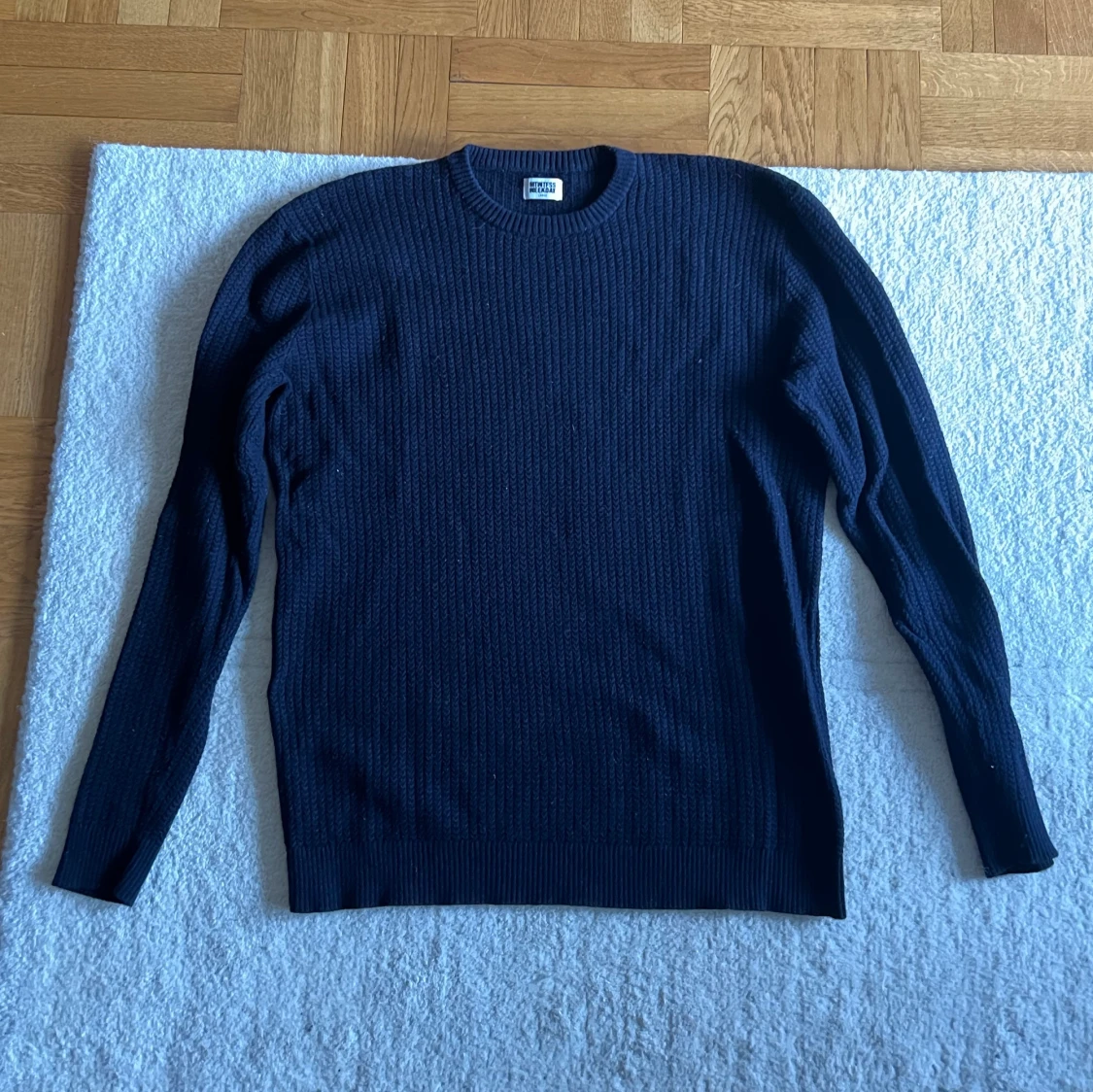 Weekday stickad tröja marinblå L