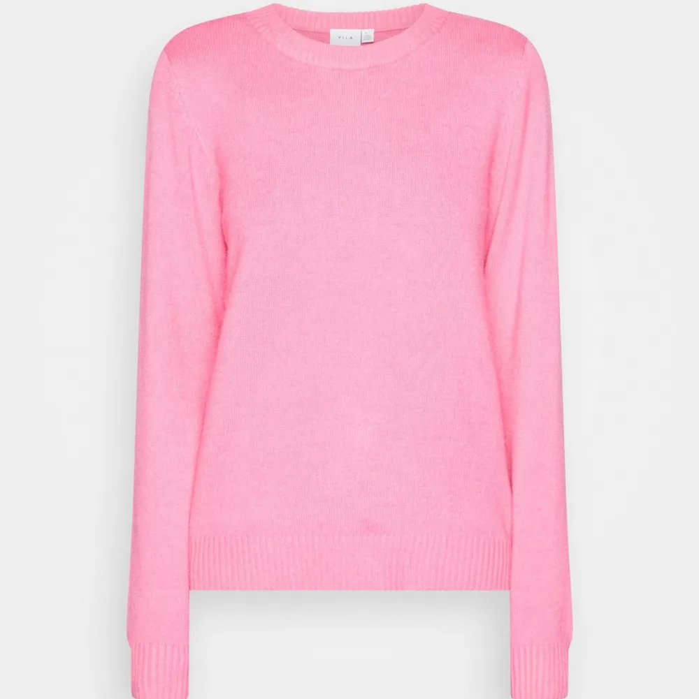 Säljer en rosa stickad tröja från vila💞Andvänd 1 gång så den är som ny. Har egna bilder så skriv om det finns frågor eller annat liknande💕. Stickat.