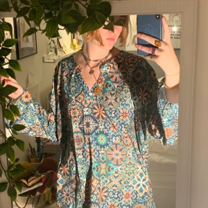 Blus - Oversized bohemisk blus. Mycket fina färger och mönster.