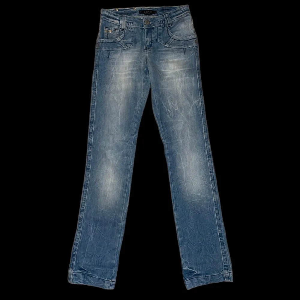 Normal/låg midjade straight jeans från Star, den kom tyvärr inte till användning hos mig(ny skick) . Jeans & Byxor.