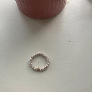 Kknekki - Jätte fin vit gullig Kknekki so inte är fluffig äkta och aldrig använd❤️❤️ har 2 av denna