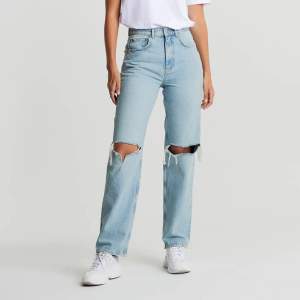 Säljer dessa jeans från Gina, fint skick använda 1 gång. Säljer då storlek är för stor för mig 🫶🏼