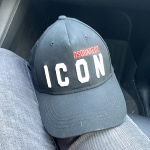 Dsquared keps - Säljer min brors asballa dsquared keps köpt för 1200kr helt ny men säljer för 300kr