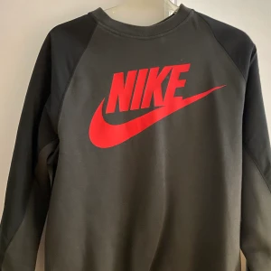 Nike tracksuit  - Byxorna storlek s Tröjan storlek xs men är som s