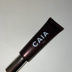 Intressekoll - Intressekoll på min caia liquid bronzer i färgen MAUI endast testad två gånger men både färgen och produkten passar inte mig. Fullpris  295 kr säljer för 180kr
