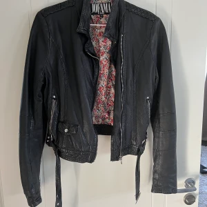 Jacka - Klassiska skinnjackan Jofama by Kenza. I skick som ny. Storlek 42. 