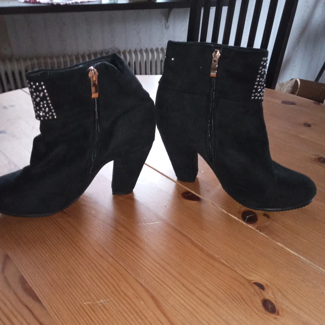 Stövlett med glitter stl 41 (38-39 ). - 90