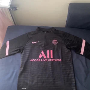 Nike psg  - Skick 10/10 inte använd pga den är stor på mig