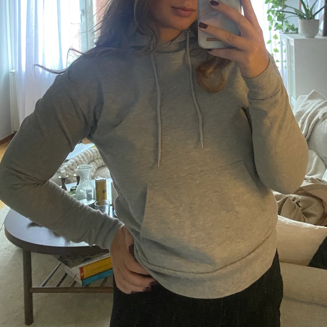 Grå hoddie  - 91