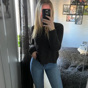 Stickad tröja - Säljer denna stickade tröjan från h&m  då den inte kommer till användning.