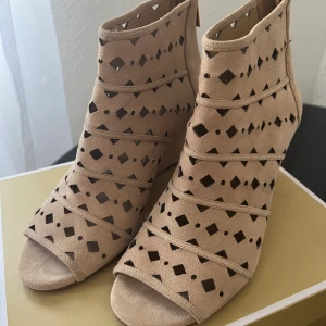 Michael Kors skor  - Väldigt fina och bekväma skor i str 38. Använda två gånger.  