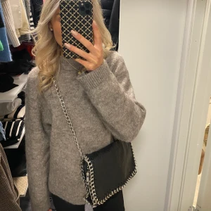 Kedjeväska🔥 - Säljer min fina scorett väska som är i mycket bra skick då den inte kommer till användning längre tyvärr❤️‍🔥