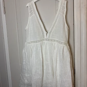 Klänning  - Ny klänning  Säljer på grund utav att jag inte använder klänning så mycket 