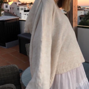 Stickad hoodie - Mysig stickad hoodie ifrån stradivarius!! Perfekt till hösten och vintern och passar verkligen till allt💕💕💕