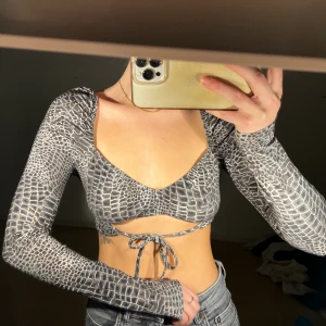 Magtröja, från ASOS design - Aldrig använd 🖤