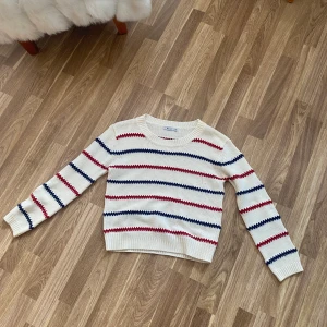 Stickad tröja  - Stickad tröja från Rut m.fl i storlek Xs.