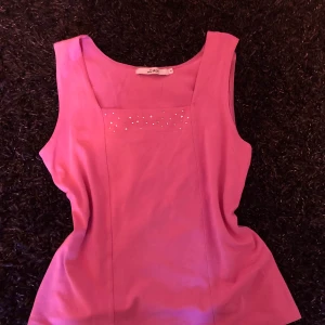 y2k topp - Y2k vintage rosa topp med stretchigt material💓