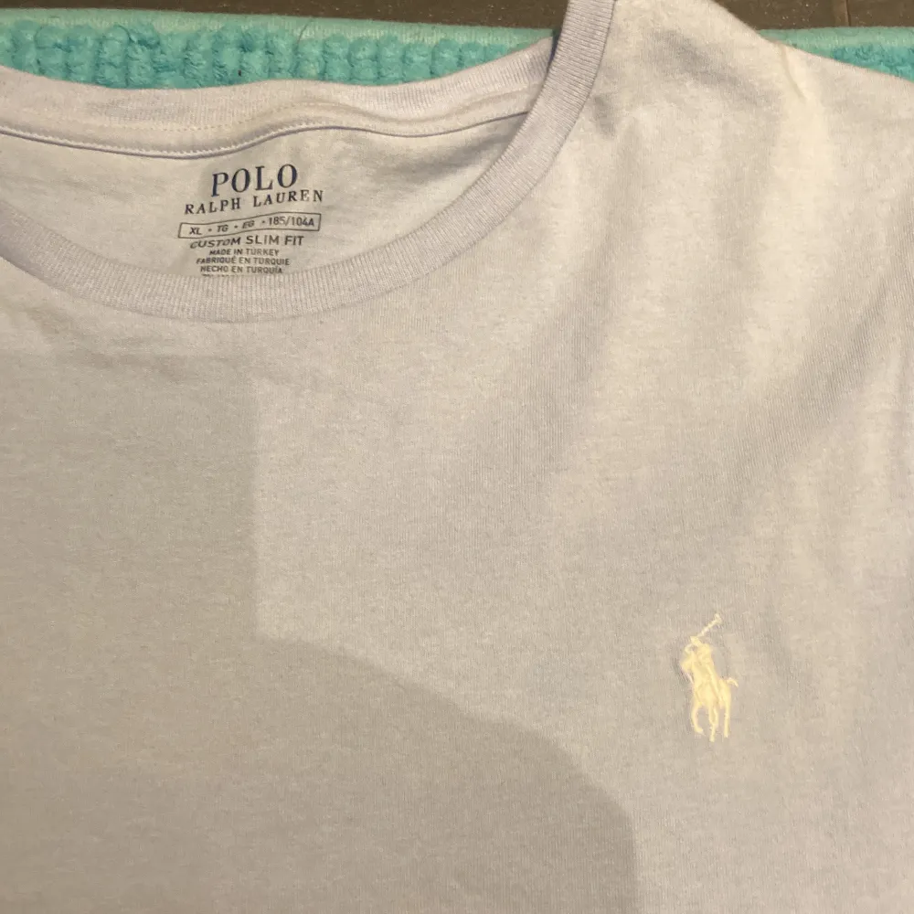 Ralph lauren polo helt ny oanvänd super skön t-shirt i storlek xl (Ljusblå) dålig bild. T-shirts.