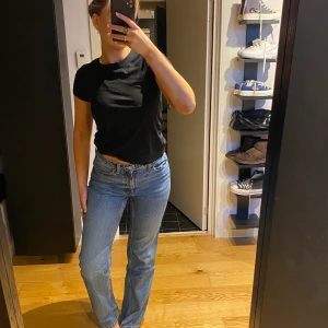 Weekday jeans - Weekday jeans i modellen Voyage, 27/32! Jättefint skick💙