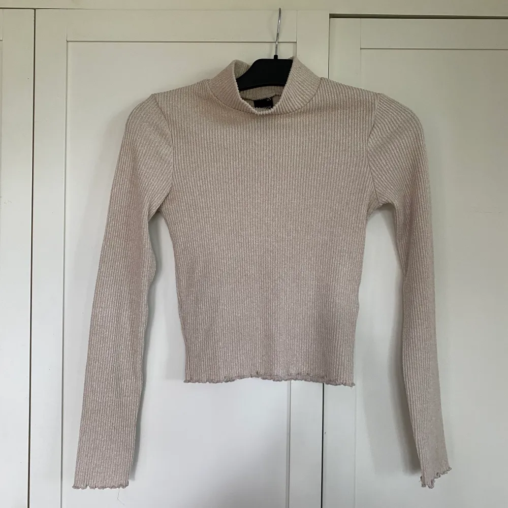 Fin beige tjocktröja från Gina tricot  Stl xs . Tröjor & Koftor.