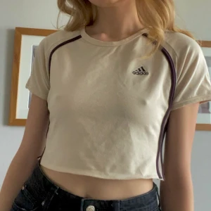 Adidas topp - Vintage topp från adidas, märkt storlek L men skulle säga xs-S