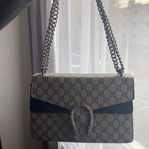 Gucci Dionysus-liknande väska i jättefint skick.  Säljs vid bra bud, utropspris 450kr