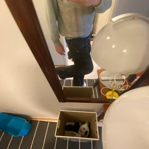 svarta byxor  - plain svart byxor lite slitna vid fötterna