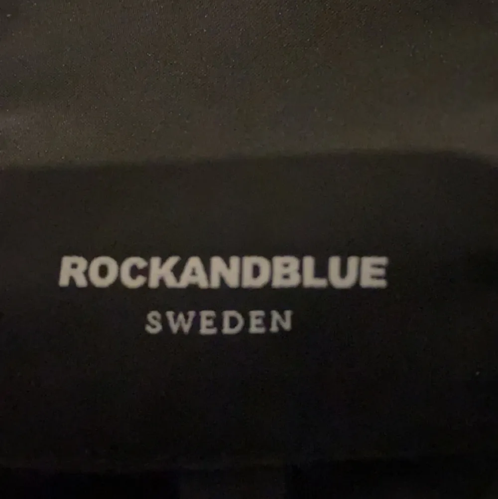 Säljer min rockenblue jacka för 1500kr då den inte har någon användning längre. Helt fräsch, inga skador. Kom privat för fler bilder och frågor.. Jackor.