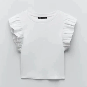 Volangtopp - Super söt topp från zara med volang vid ärmarna, säljer då jag inte får användning av den längre💓