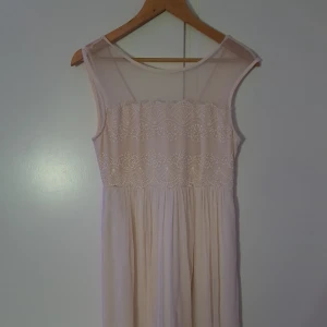 Rosa Klänning - Rosa klänning från Vila Clothes Storlek 38