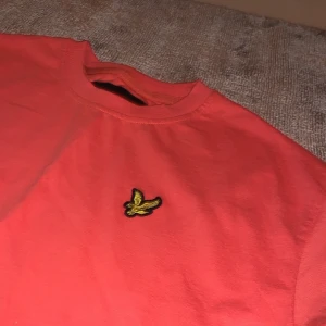 Gropar tröja - Denna tröjan är använd bara 1 gång och den är köpt från lyle & scott.