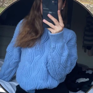 Tröja - Blå tröja från SHEIN. Inte använd många gånger. Skön och fint skick Priset går att diskutera 