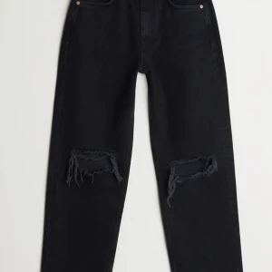 90s petit highwaist jeans, Gina Tricot - Svarta jeans med slitningar vid knäna, stl 32 petit, knappt använda 