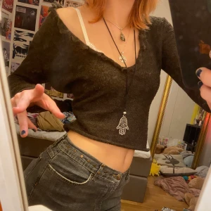 Brun långärmad tröja - Så fin långärmad brun topp, ganska tjockt tyg!