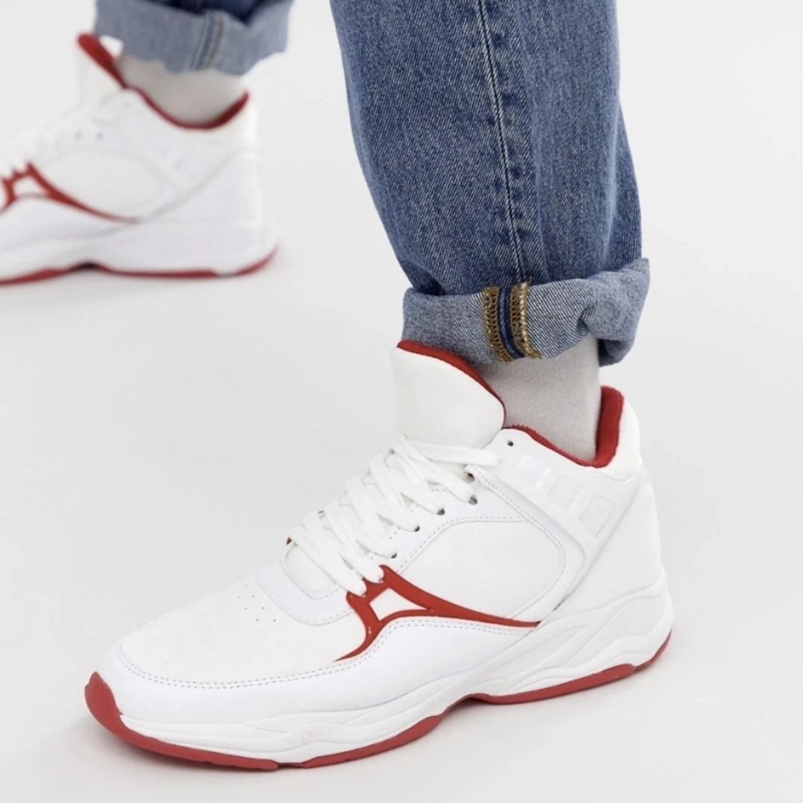 Vita Sneakers, Röda Detaljer Strl 40 - 91