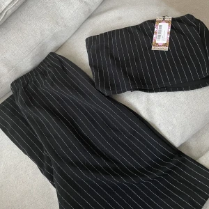 Set - Ett set ifrån Boohoo som är oanvänt. Storlek 40.  Köparen står för frakt! 