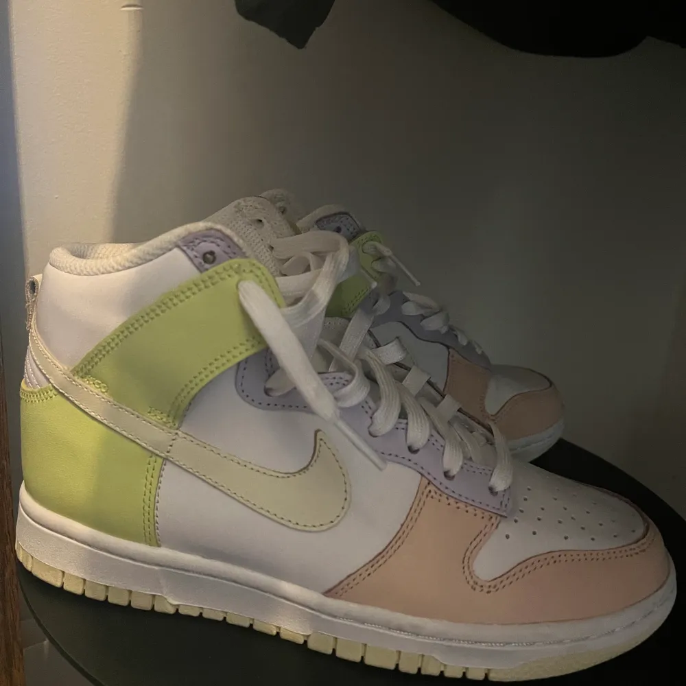 Nike dunks aldrig använda. Skor.