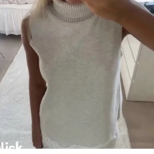 Stickad polotröja  - Säljer denna eftertraktade stickade tröjan med hög krage. Slutsåld från zara💙aldrig använd så är som ny💙 (lånad bild) 